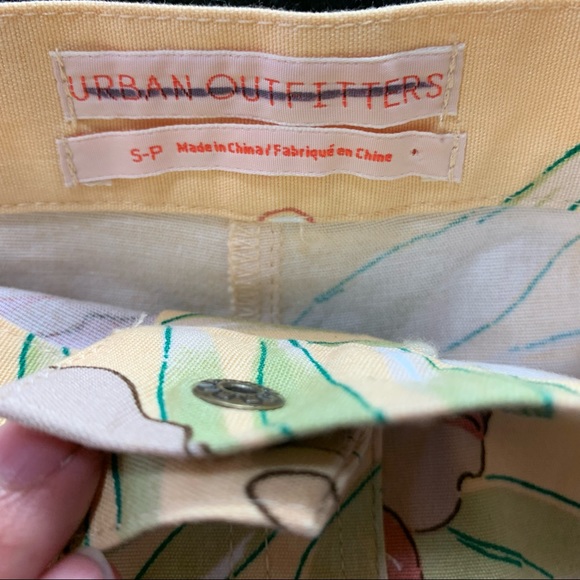 Urban Outfitters Lisa Marie Tropical Shorts Size Small - Picture 4 of 5